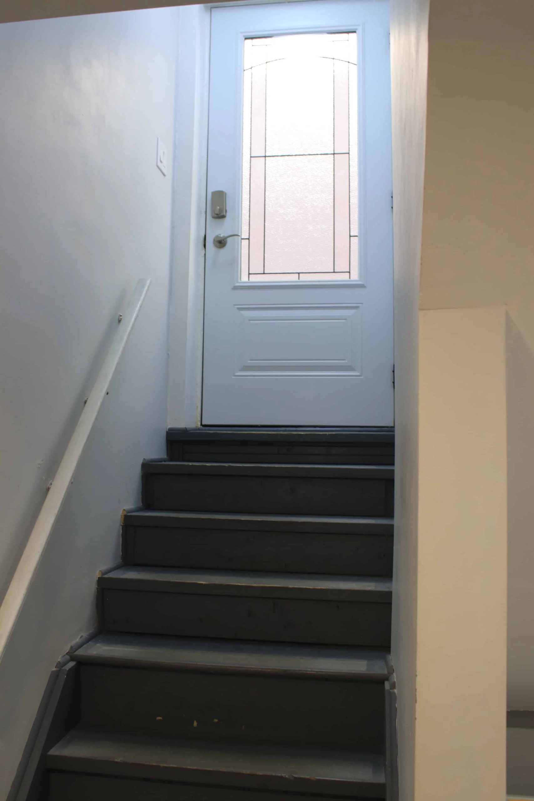 Seaside bsmt stairs entry