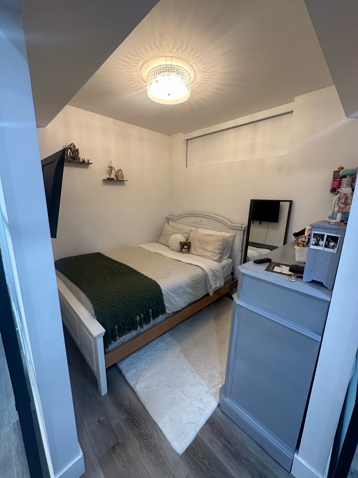 Hadrian Unit 1 Bedroom