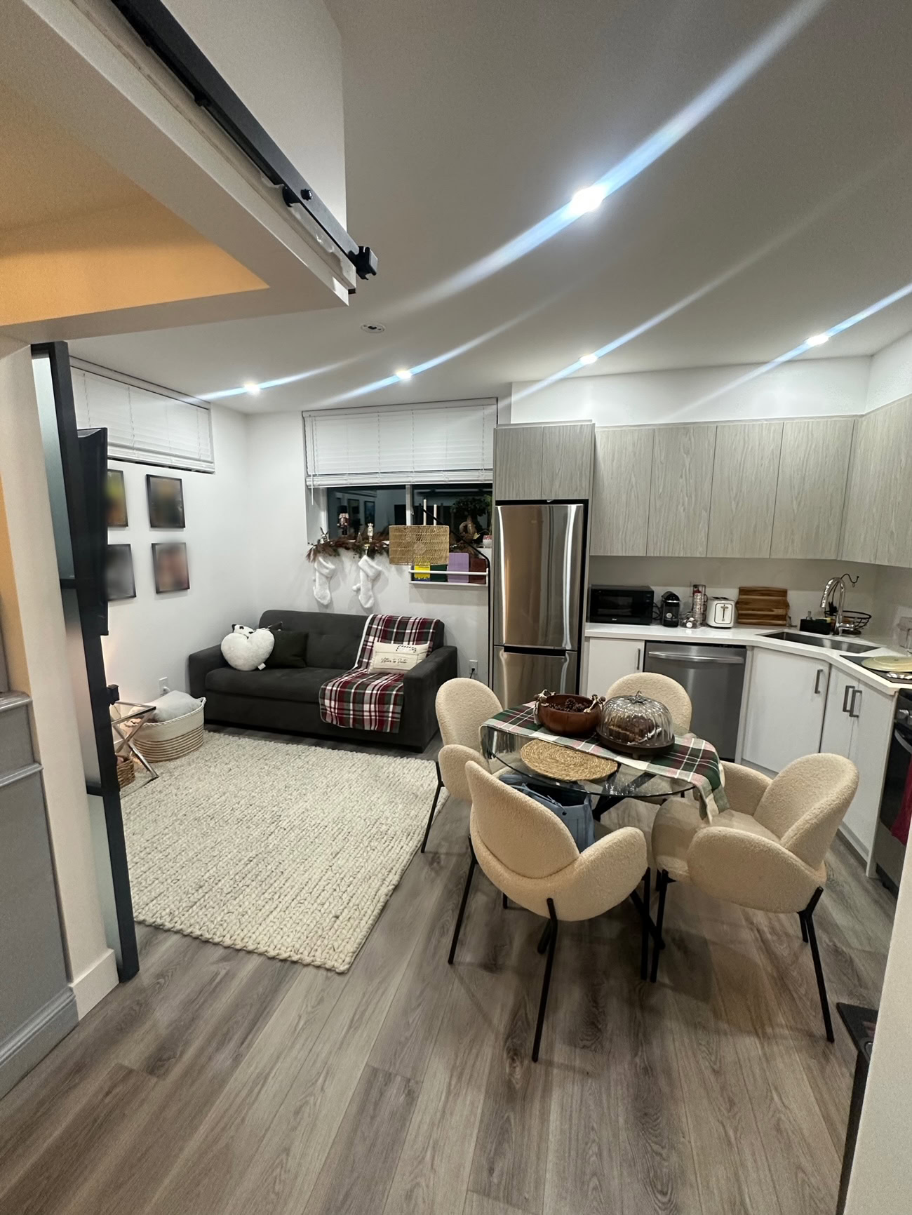 Hadrian Unit 1 Dining Living space