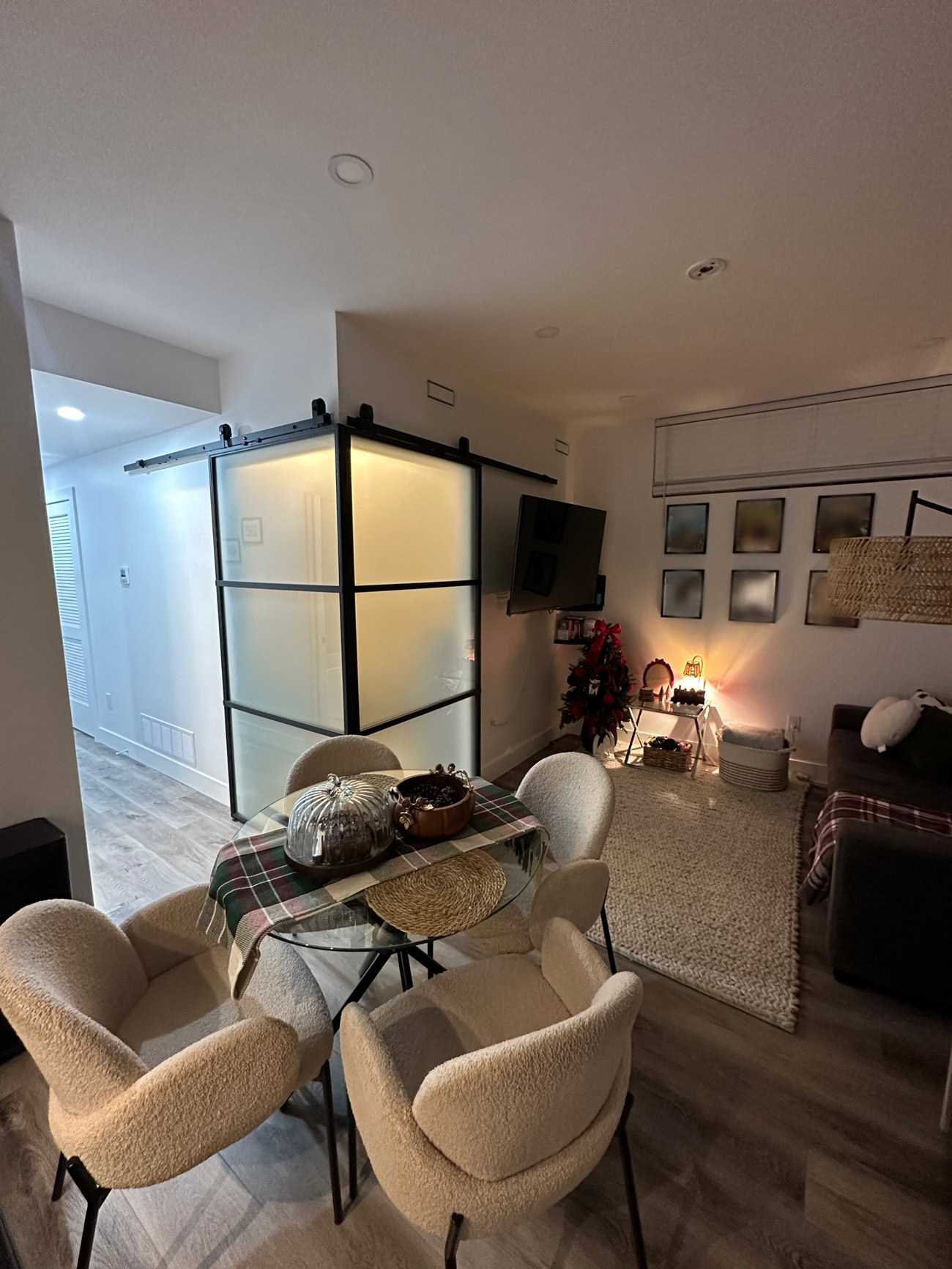 Hadrian Unit 1 dining living